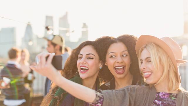 Cum să utilizați un creion de albire a dinților?