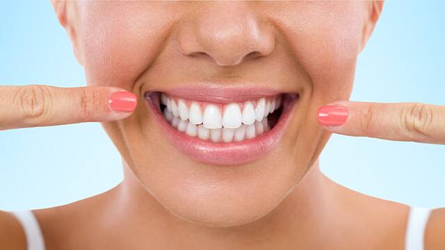 Albirea dinților la domiciliu - riscuri și pericole 